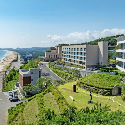 Cliffbeach Resort&Pool Villa Hotels near Hajodae