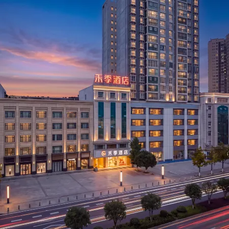 Heji Hotel (Panzhou Donghu Park Hongguo Small Square)