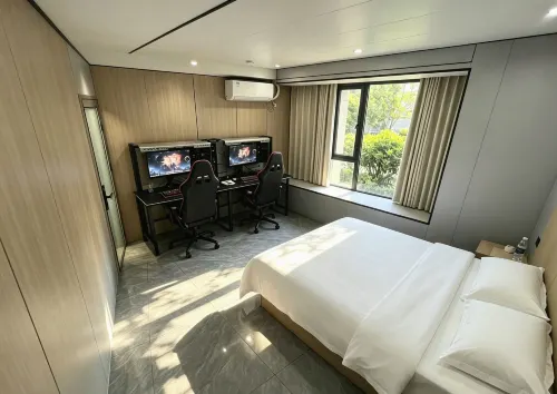 Xingqu E-Sports Hotel (West Lake Cultural Square Datieguan Subway Station) - 2-Star