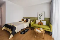 baseLITE-WESTBUND Serviced Apartment Hotels in Shanghai South Railway Station Area