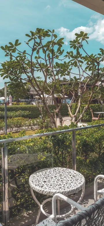 ห้องพรีเมียร์มีทางเดินไปยังสระว่ายน้ำ