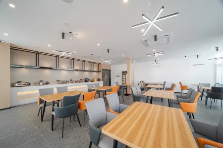 IU Hotel (Hezhou Zhaoping Government Affairs Center) Отели в г. Чжаопин