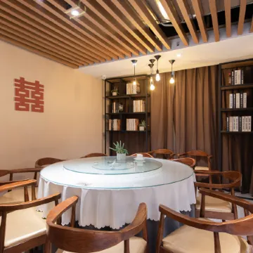 Huangchi Business Hotel