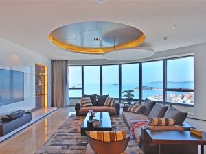 Yuelan Seaview Hotel Apartment (Qingdao May Fourth Square China Railway Center)