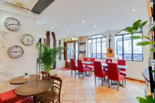 Le Village Montmartre