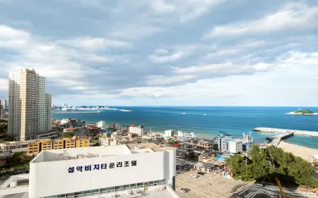 Urbanstay Sokcho Beach C Отели рядом с достопримечательностью «Cheongchoho Lake»