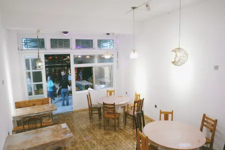 Zhenyuan Yanliangqi Homestay Отели рядом с достопримечательностью «New Bridge»