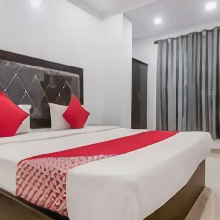 Pph Living SS Grand Отели рядом с достопримечательностью «Конгресс-центр MS в Хайдарабаде»