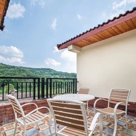 ShanZhong HuaKai Private soup homestay