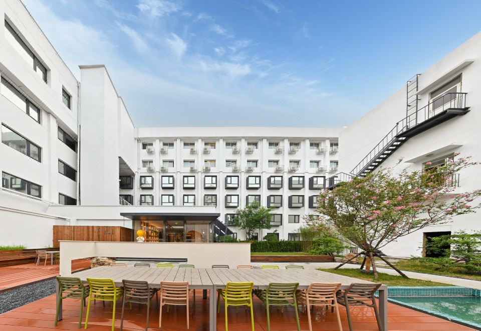 5. 라이트 호텔 진..