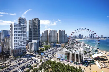 Urbanstay Sokcho Beach C Отели рядом с достопримечательностью «Cheongchoho Lake»