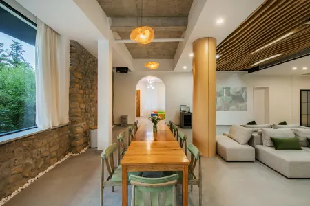 Four Seasons’ Wind HomeStay Отели рядом с достопримечательностью «Chuancun»