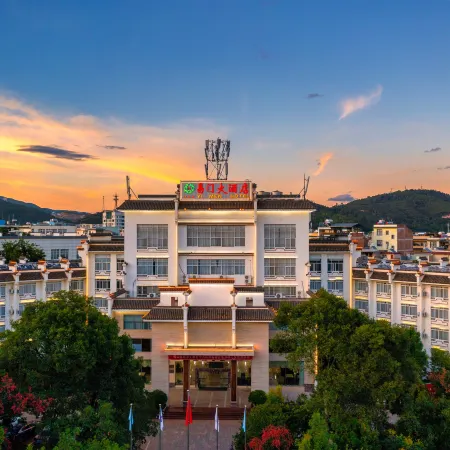 Yimenjun Township Hotel