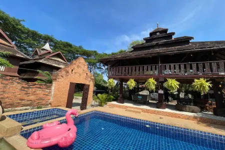 Baan Tawai Lanna Resort Отели рядом с достопримечательностью «Wat Tham Praditsathan»