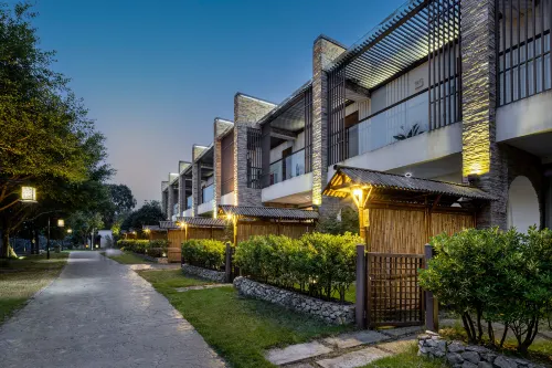 Guanghan Shuilinglong Lakeside Resort Hotel (Yijiaheba Scenic Area)
