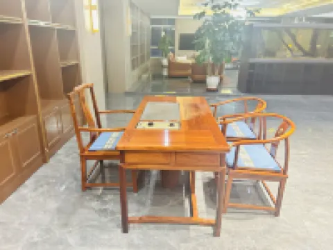 Holiday hotel Qiyunju(Lanzhou Zhongchuan International Airport Branch ) Hoteles en Condado de Gaolan