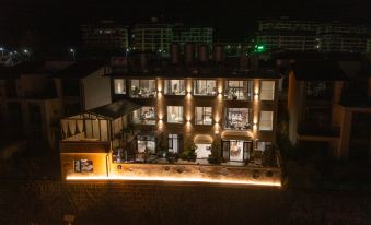 Tengchong Wanzhao Jinyun Hot Spring Inn