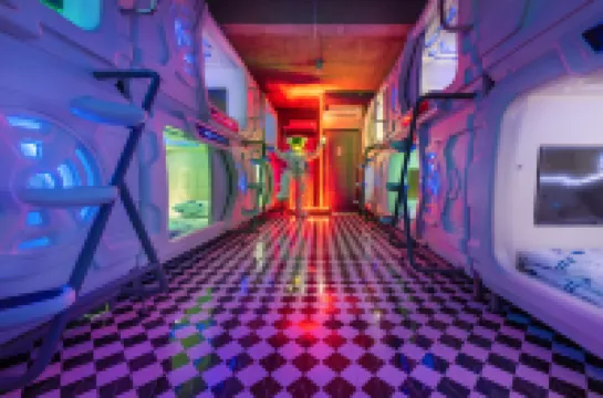 สเปซ สเตชั่น โฮลเทล