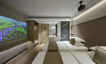 MODERN CROWN HOTEL IN LUZHUANG