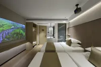 MODERN CROWN HOTEL IN LUZHUANG Hotel a West Lake Park Area
