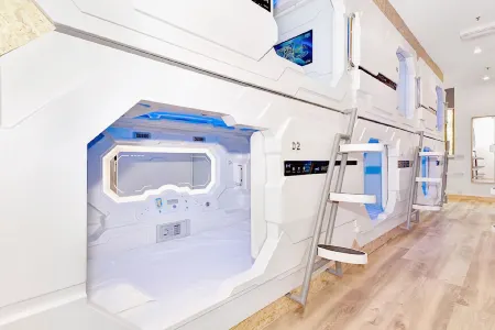 Space Q Capsule Hotel Отели рядом со станцией Сиднейская Центральная железнодорожная станция