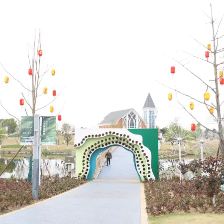 Yishang Oriental Hotel (Deyang Xudongli Food Street)