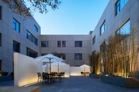 The GiorgioMorandi Hotels (Zaozhuang Shuangzixing Hengtai Municipal Government) Отели рядом со станцией Zaozhuang Railway Station