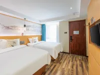 Youyou Light Luxury Hotel (Yonghe Palace Nanluoguxiang Branch) Hotels near ووداويينج هوتونغ