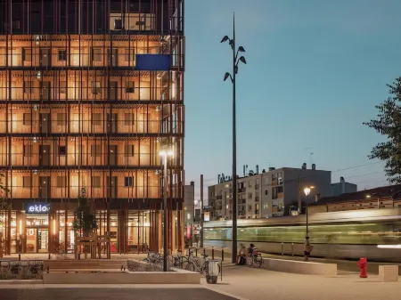 Eklo Hotels Toulouse Cartoucherie Zénith Отели рядом с достопримечательностью «Университет Тулуза 1»