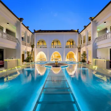 Lushin Hotels&Resorte Отели рядом с достопримечательностью «Руан Ши Цзинь Бич»