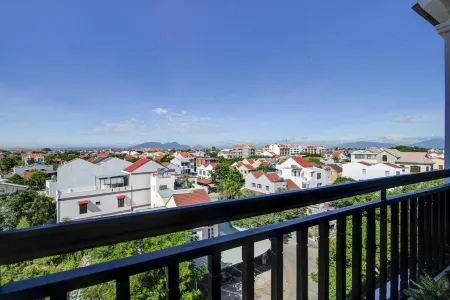 White Lotus Hotel Hoian