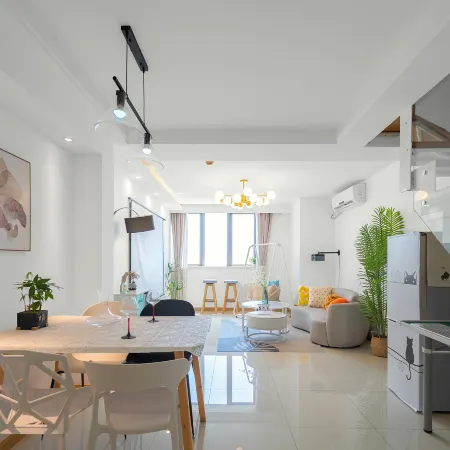 Ruili Apartment Отели рядом с достопримечательностью «Мост Хай Кан»