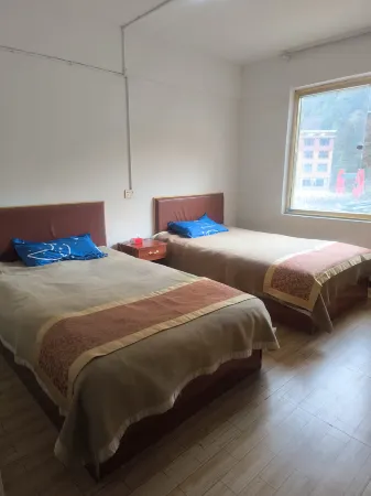 Yajiang Shibawan Inn Отели рядом с достопримечательностью «Observation Deck of Pilgrim Eighteen Bends»