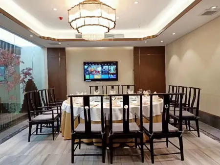 Baoli Hotel Shenzhen (Longgang Tangkeng Subway Station) Отели рядом с достопримечательностью «Shenzhen Institute of Information Technology»