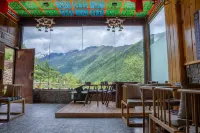 四姑娘山雲頂望山民宿