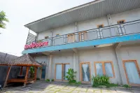 RedDoorz Syariah near Lombok Epicentrum Mall Hotels near SeasToShop
