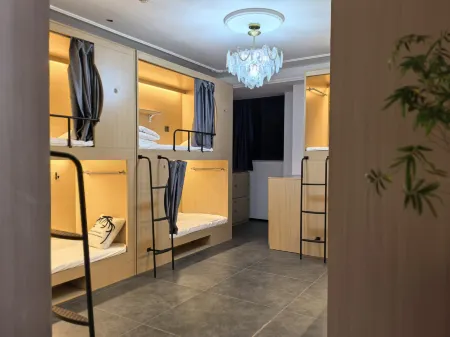 Jinghou Youth Hostel (Sanfang Qixiang Branch)