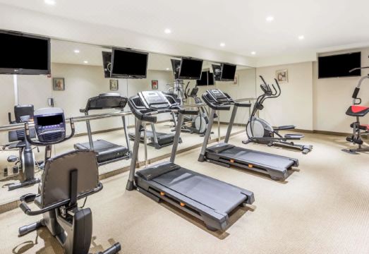 라마다 바이 윈덤 플러싱 퀸