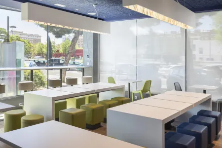 B&B Hotel Zaragoza Plaza Mozart Отели рядом с достопримечательностью «Hospital HC Miraflores»