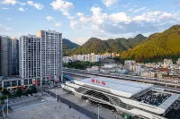 Yinfeng Hotel (Tongren High-speed Railway Station)
