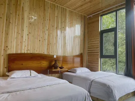 The Lucky Pagoda Inn Отели рядом с достопримечательностью «Nan'en Waterfall»