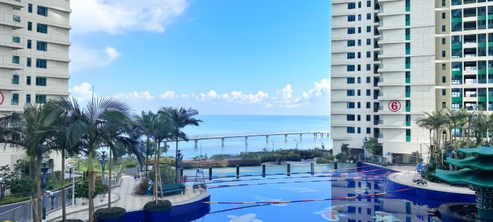 Beachfront Love Sea View Apartment (Underwater World Golden Beach Branch) Отели в г. Бэйхай