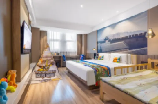 Atour Hotel (Zhangjiakou High-speed Rail Station Civil Square)