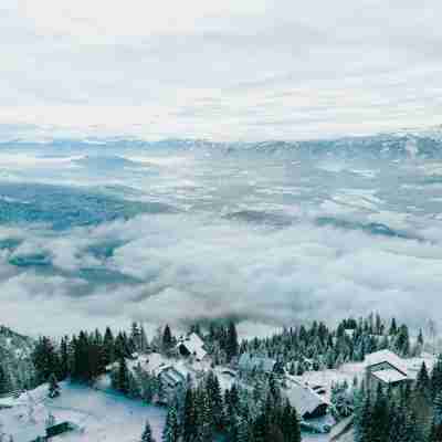 Luxescape-No 2306-Traumaussicht-Ski & Wandergebiet-Paragleiten-Langlauf-Parkplatz Hotel Exterior