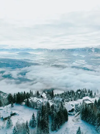 Luxescape-No 2306-Traumaussicht-Ski & Wandergebiet-Paragleiten-Langlauf-Parkplatz Отели в г. Ossiach