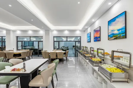 Sayram Lake Chaoke Glamping