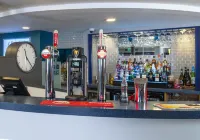 Holiday Inn Express STAFFORD by IHG - bar