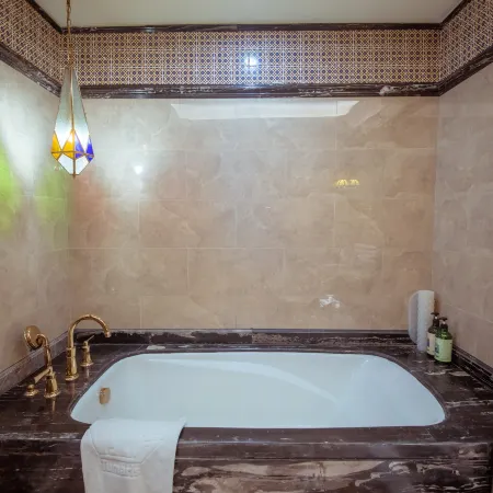 SI LU TIAN SHAN HOTEL