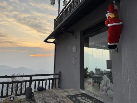 Badong Xiaoluotuo Homestay Отели рядом с достопримечательностью «Ba People River»