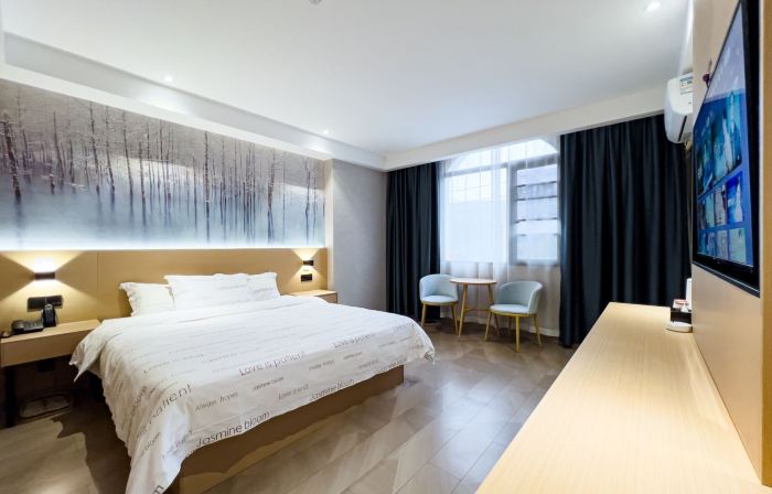 Jasmine Bloom INN Chain Hotel (Jianli Changan Pedestrian Street Yusha Square)
